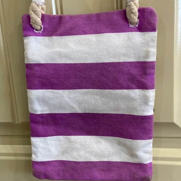 Cross Body Bag by GetaGadget Brand. GUC! - Picture 13 of 16